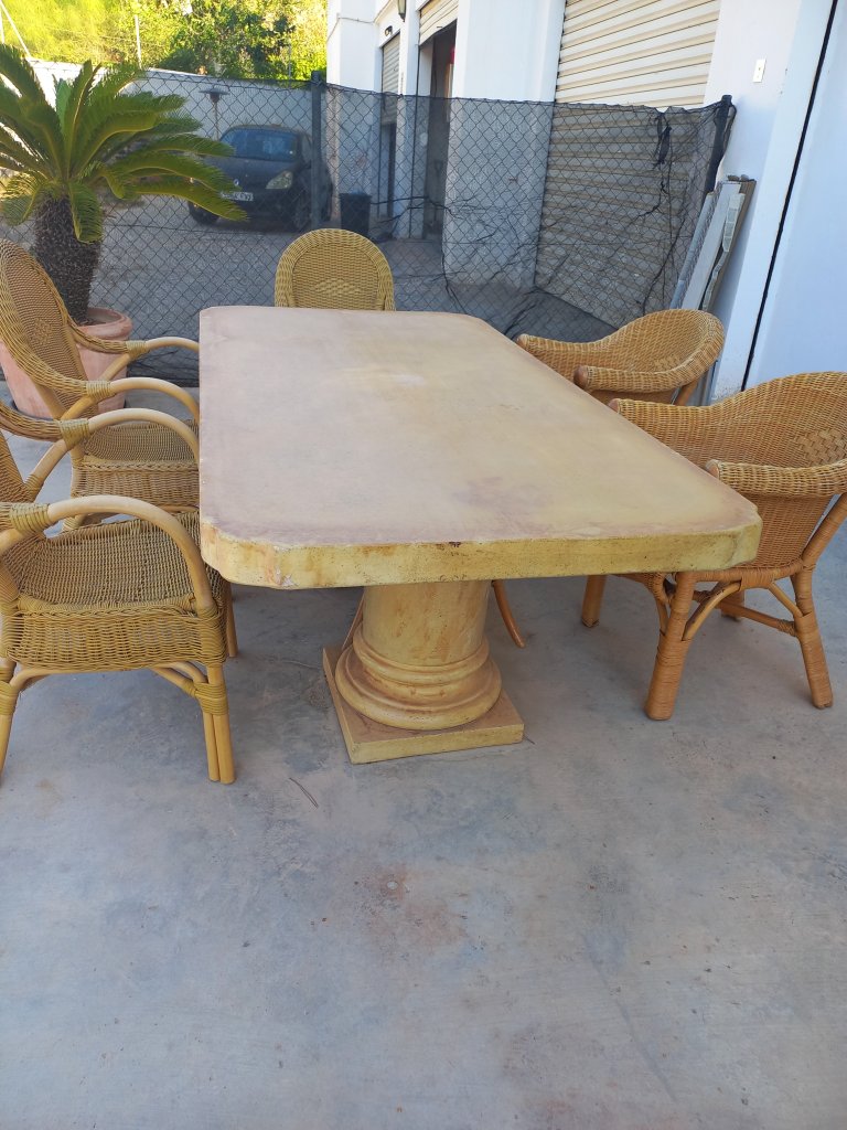 Beton Tisch beige  2 m x 1 m, Höhe 73 cm, Platte 8 cm dick