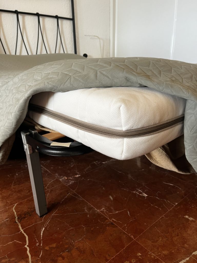 Bett 1,40 zu verkaufen