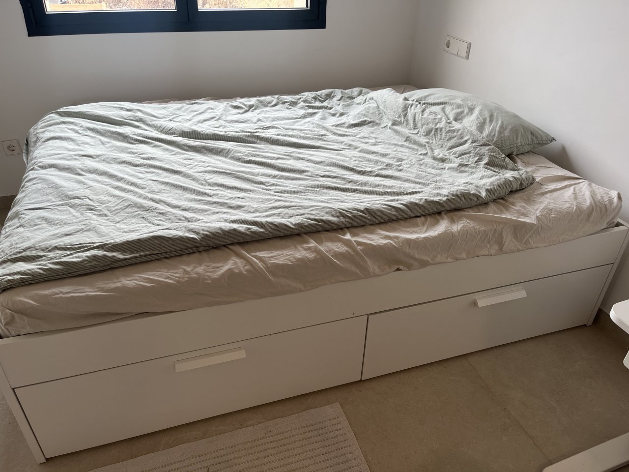 Bett 160x200m mit Schubladen