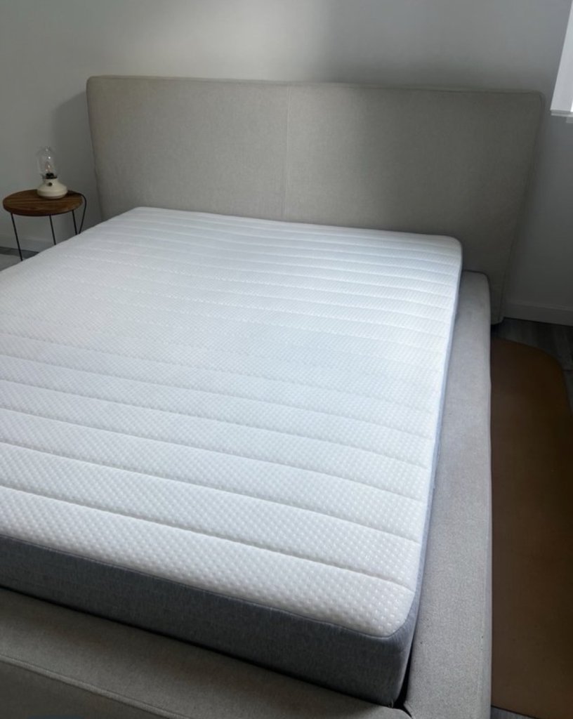 Bett inkl. Lattenrost und Matratze