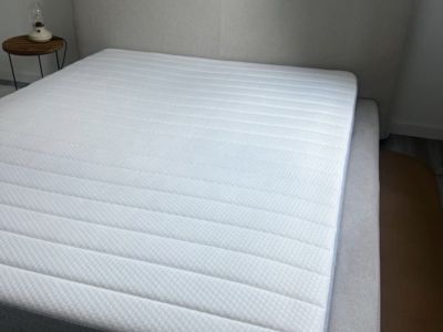 Bett inkl. Lattenrost und Matratze