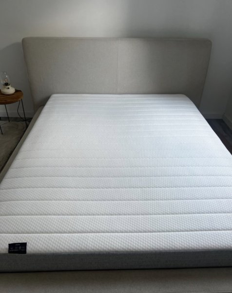 Bett inkl. Lattenrost und Matratze
