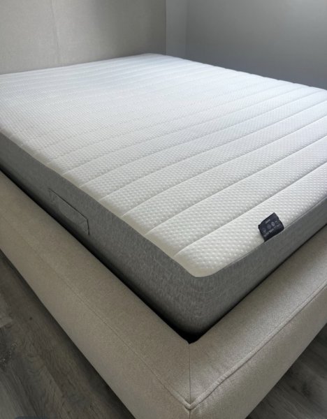 Bett inkl. Lattenrost und Matratze