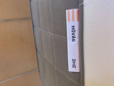 Bett mit Lattenrost u 2 Matratzen zu verkaufen
