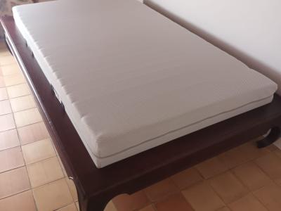 Bett mit Lattenrost (verstellbar) u Matratze (neu)