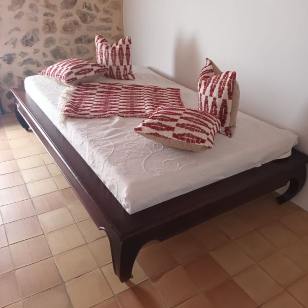 Bett mit Lattenrost (verstellbar) u Matratze (neu)
