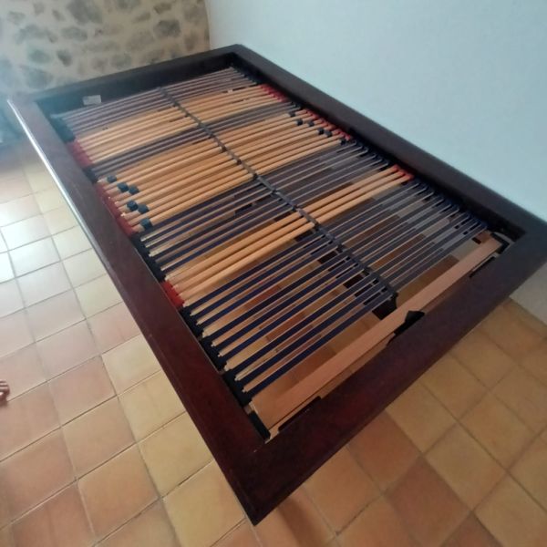 Bett mit Lattenrost (verstellbar) u Matratze (neu)