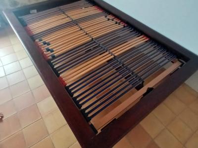 Bett mit Lattenrost (verstellbar) u Matratze (neu)