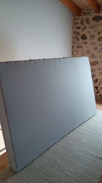 Bett mit Lattenrost (verstellbar) u Matratze (neu)