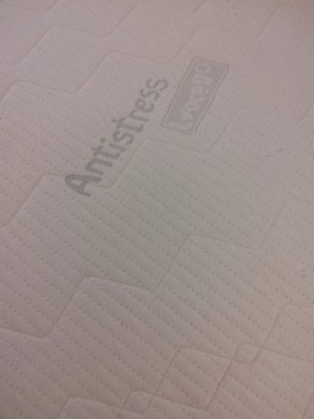 Bed with mattress 90 x 190