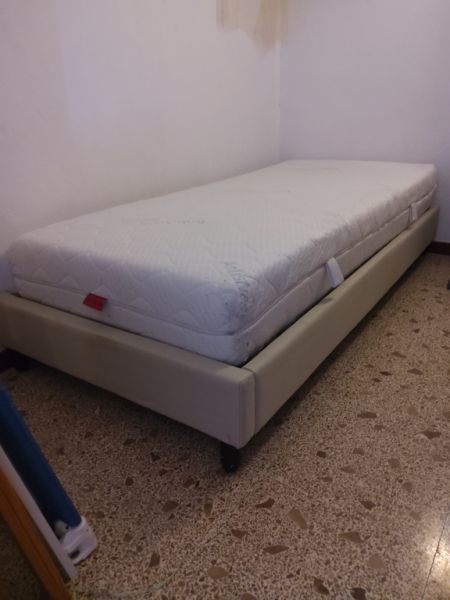 Bed with mattress 90 x 190