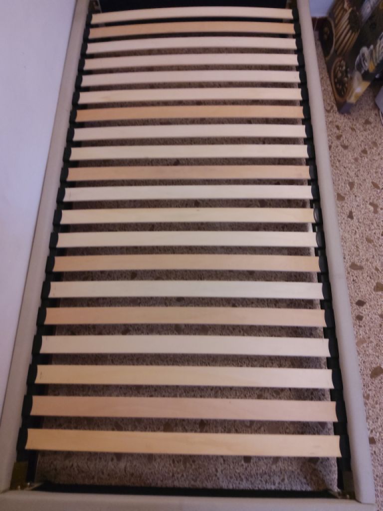 Bed with mattress 90 x 190