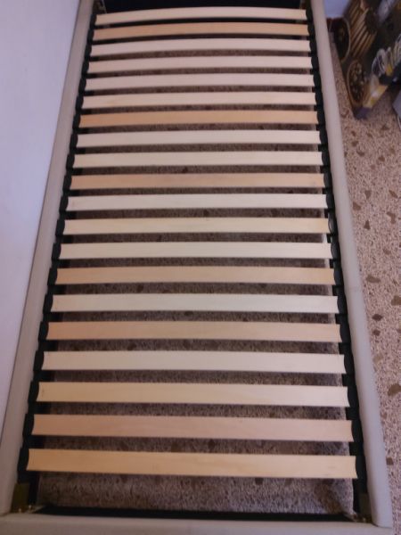 Bed with mattress 90 x 190