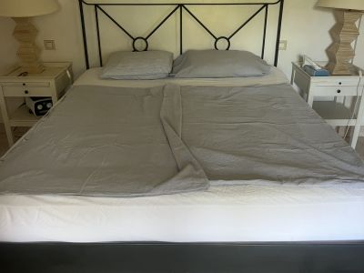 Cama con estructura de metal 1,40 m