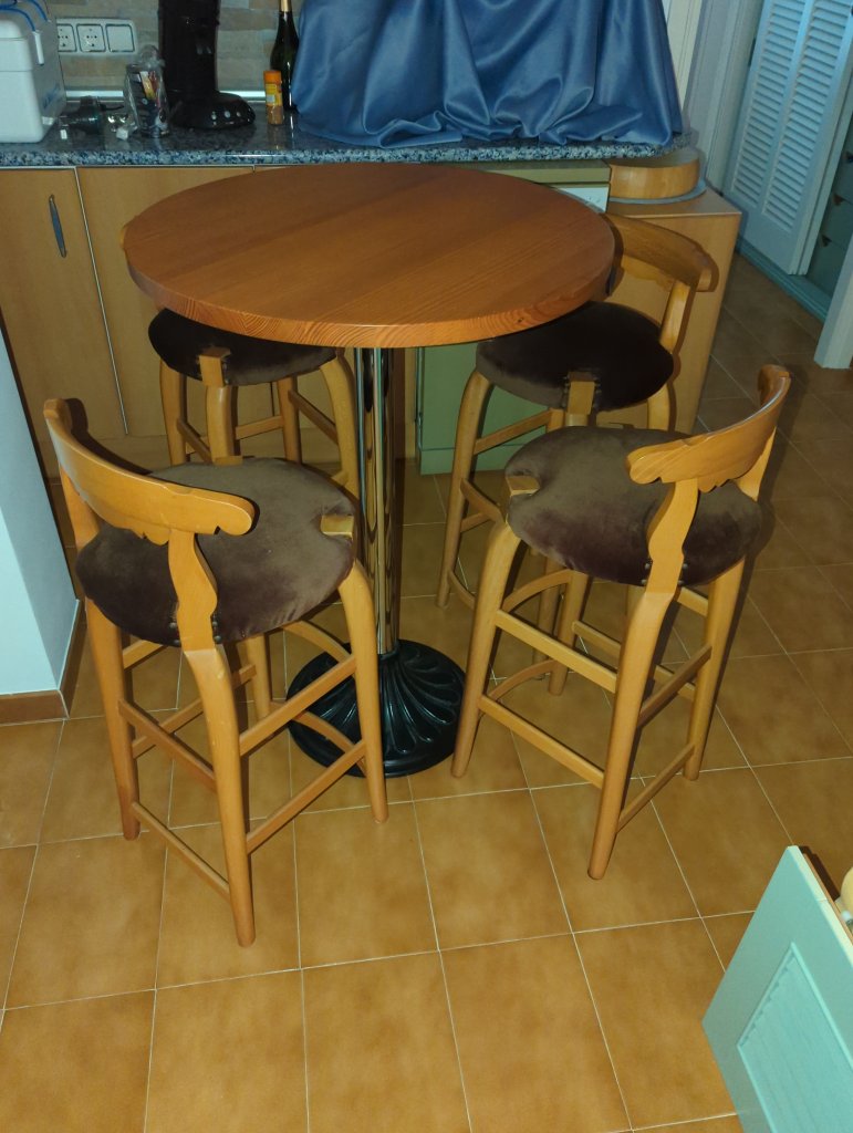 Bistro bar table with 4 chairs