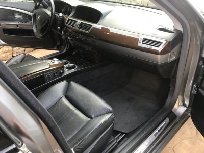 BMW 735i