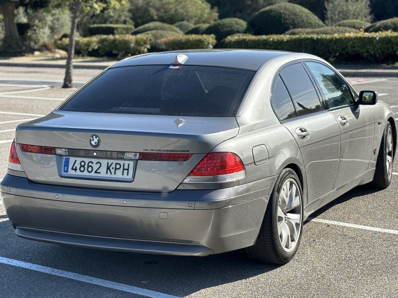BMW 735i