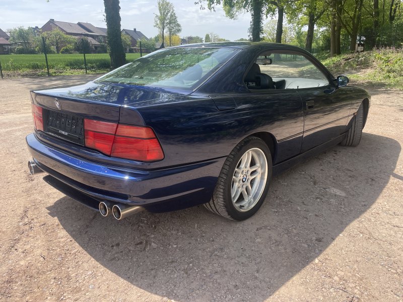BMW 850i M package