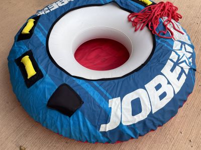 ¡Diversión en el barco! Rosco inflable de arrastre con cuerda de remolque para barco