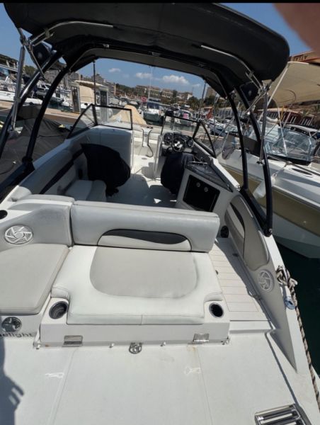 Boot Starcraft SCX 250 –Liegeplatz in Port Adriano