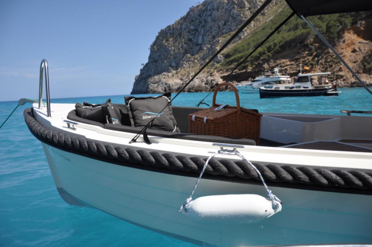 Bootsverleih Alcudia Silver Yacht 15PS 6PAX all inklusive