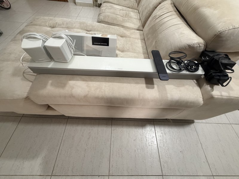 Bose Smart Soundbar 700 + Altavoces con embalaje original