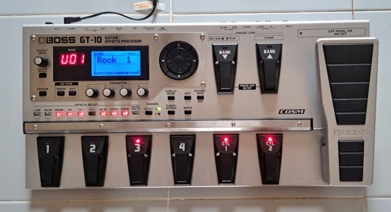 Boss GT10 - Multieffekt Pedal