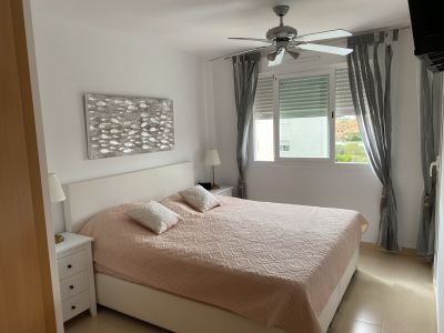 Cama box spring de 1,80x2,00m para regalar (ligeros desperfectos)