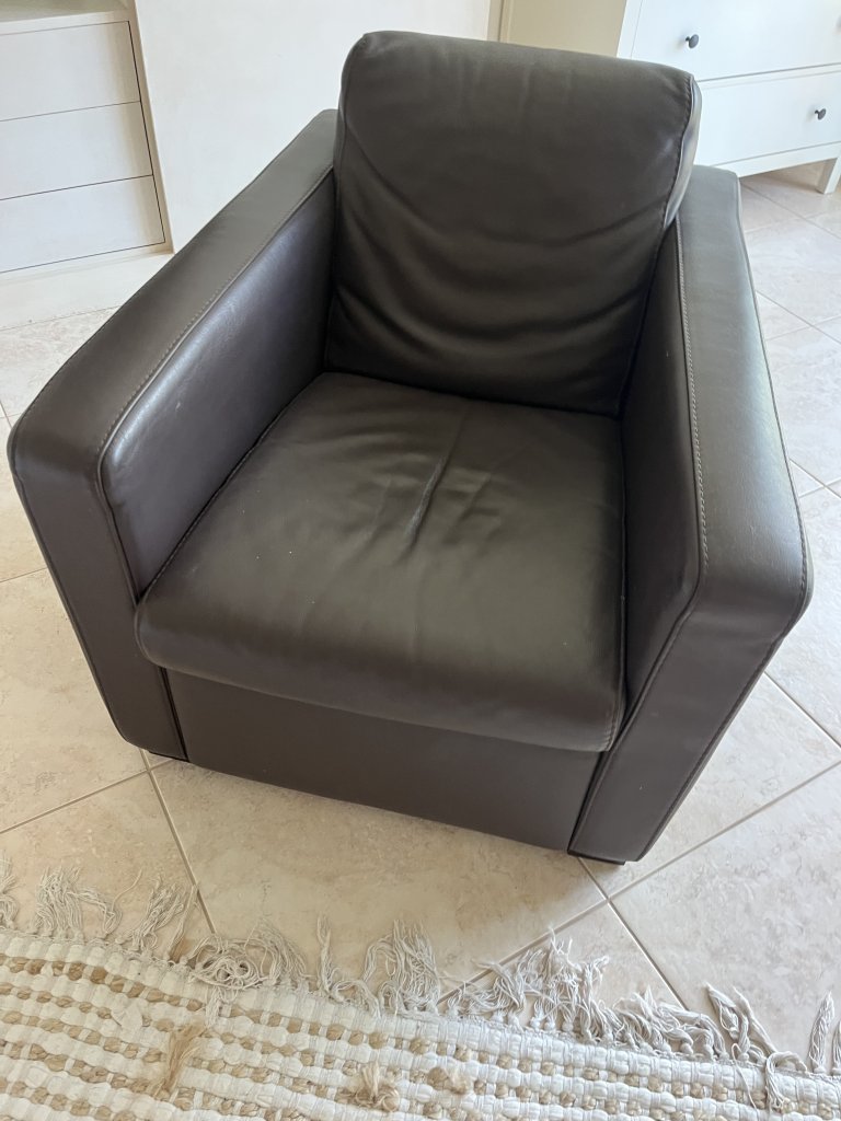 Sillón de cuero marrón