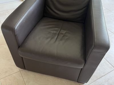 Sillón de cuero marrón
