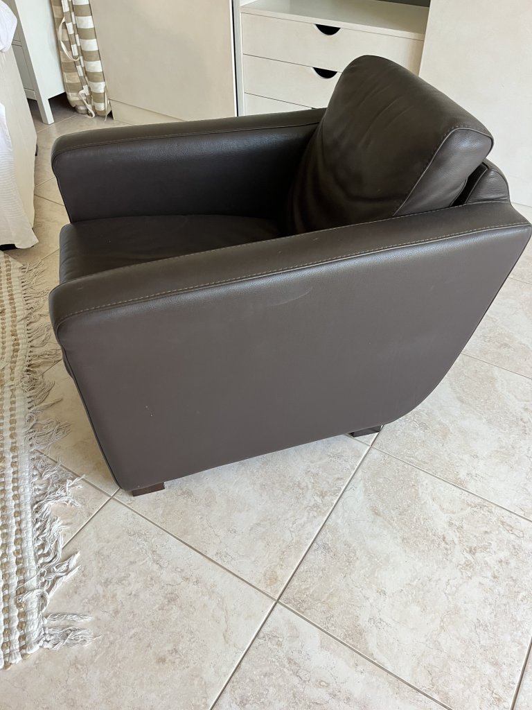 Sillón de cuero marrón