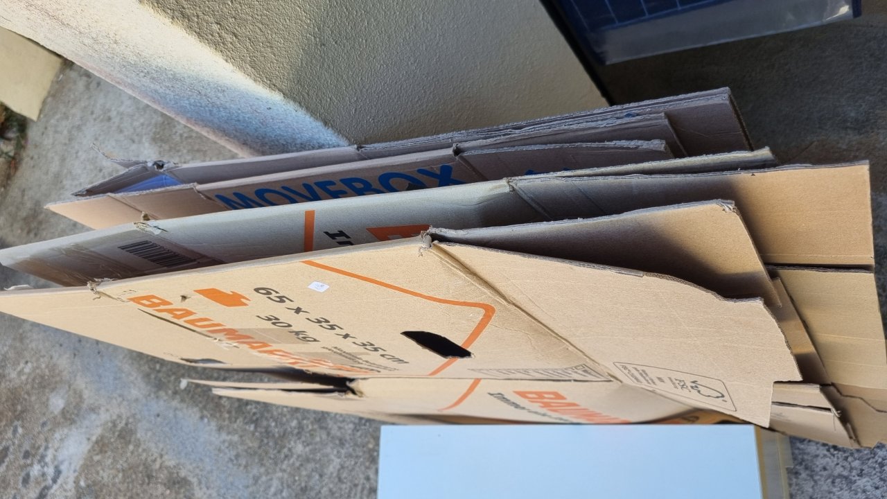 Approx. 10 moving boxes