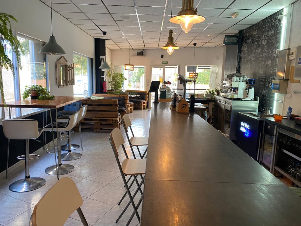 Cafetería / restaurante de desayunos en S'Arenal en entrega