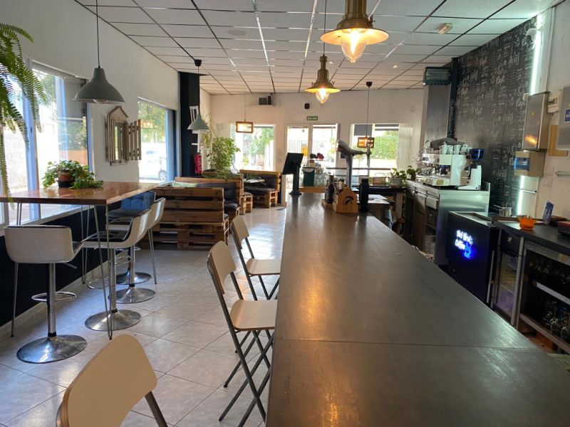 Cafetería / restaurante de desayunos en S'Arenal en entrega