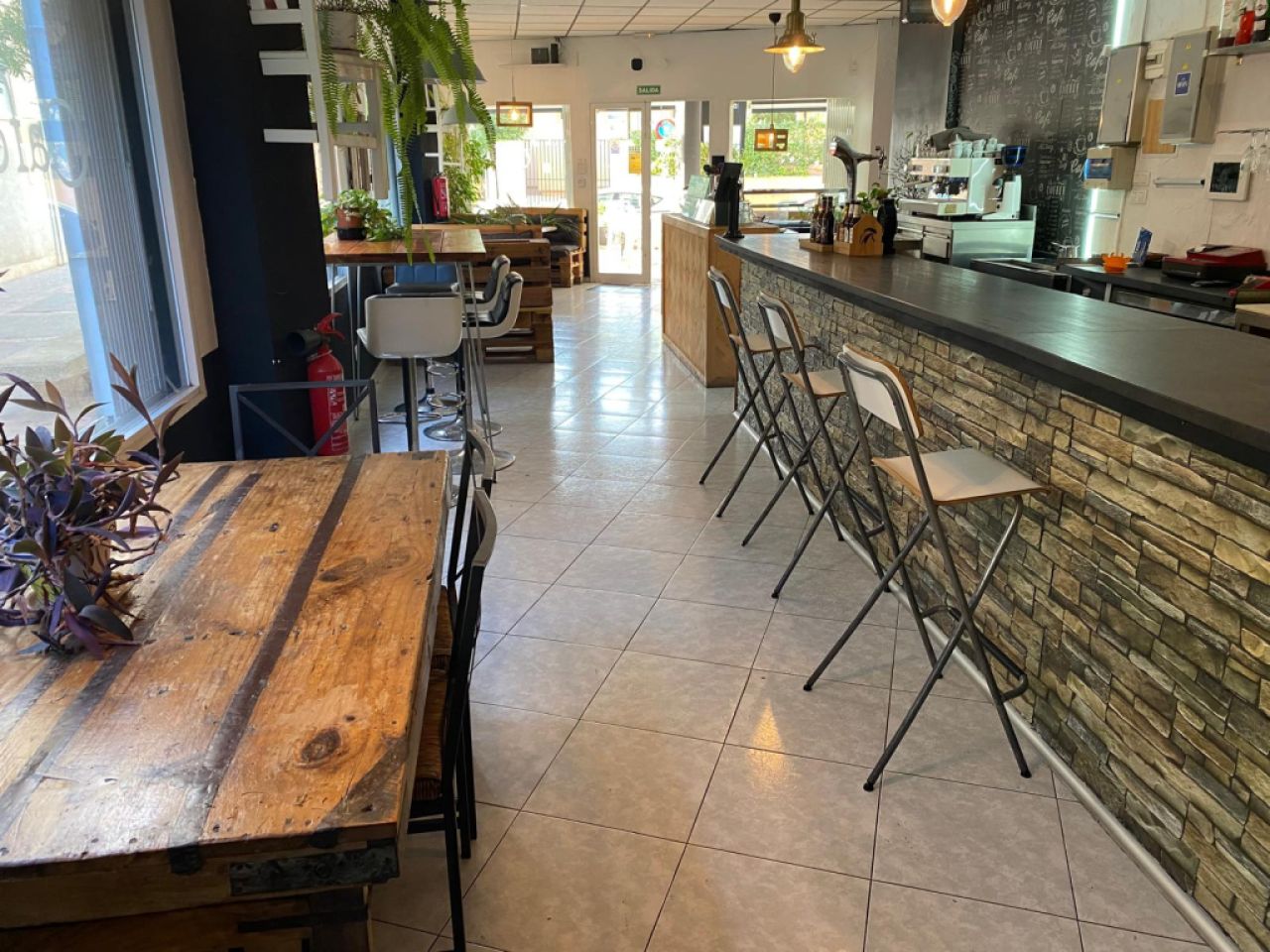 Cafetería / restaurante de desayunos en S'Arenal en entrega