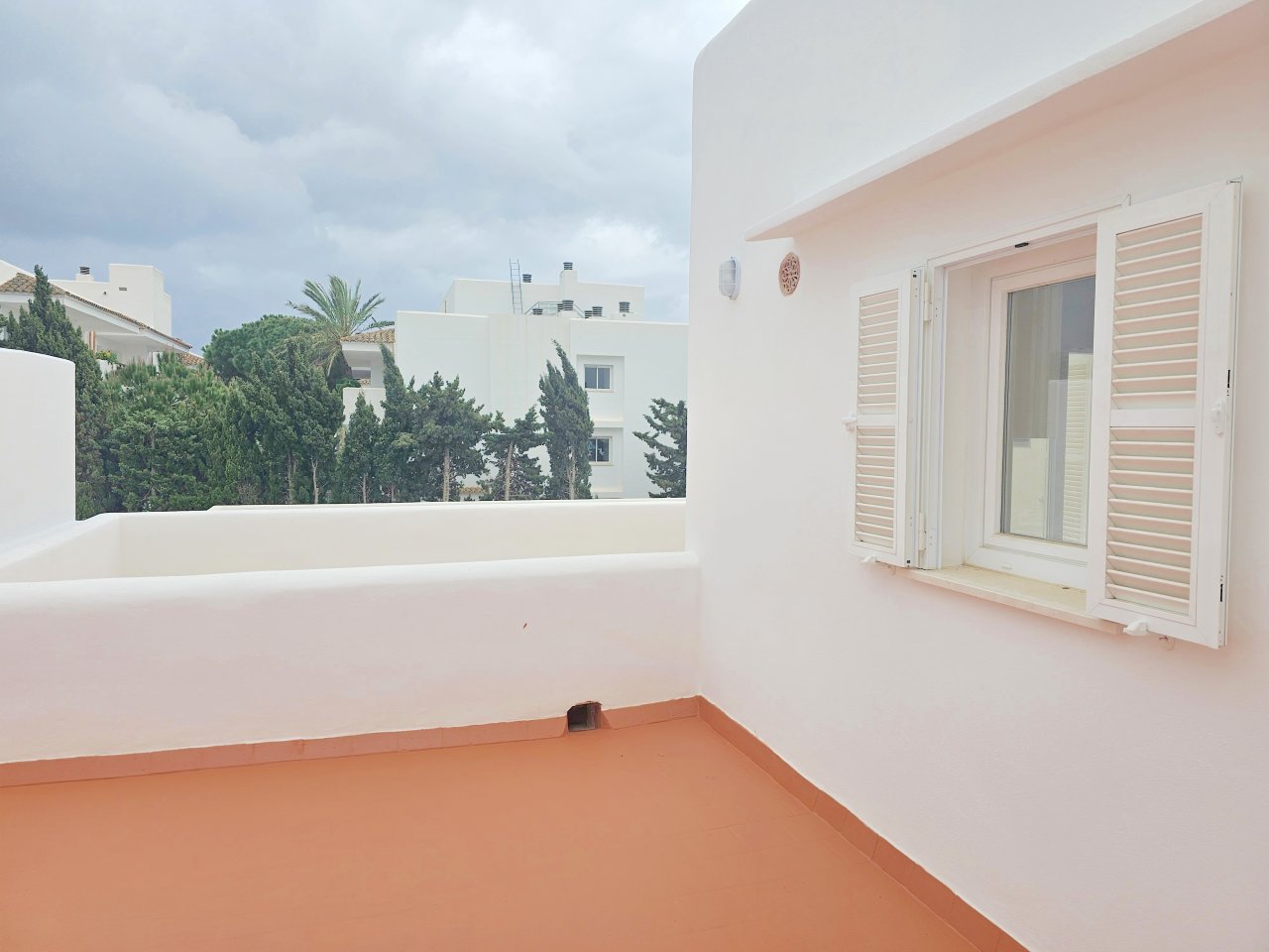 Cala Dor - Stylisches Apartment, neue Geräte, XXL Terrasse und Wintergarten, Strand fußläufig