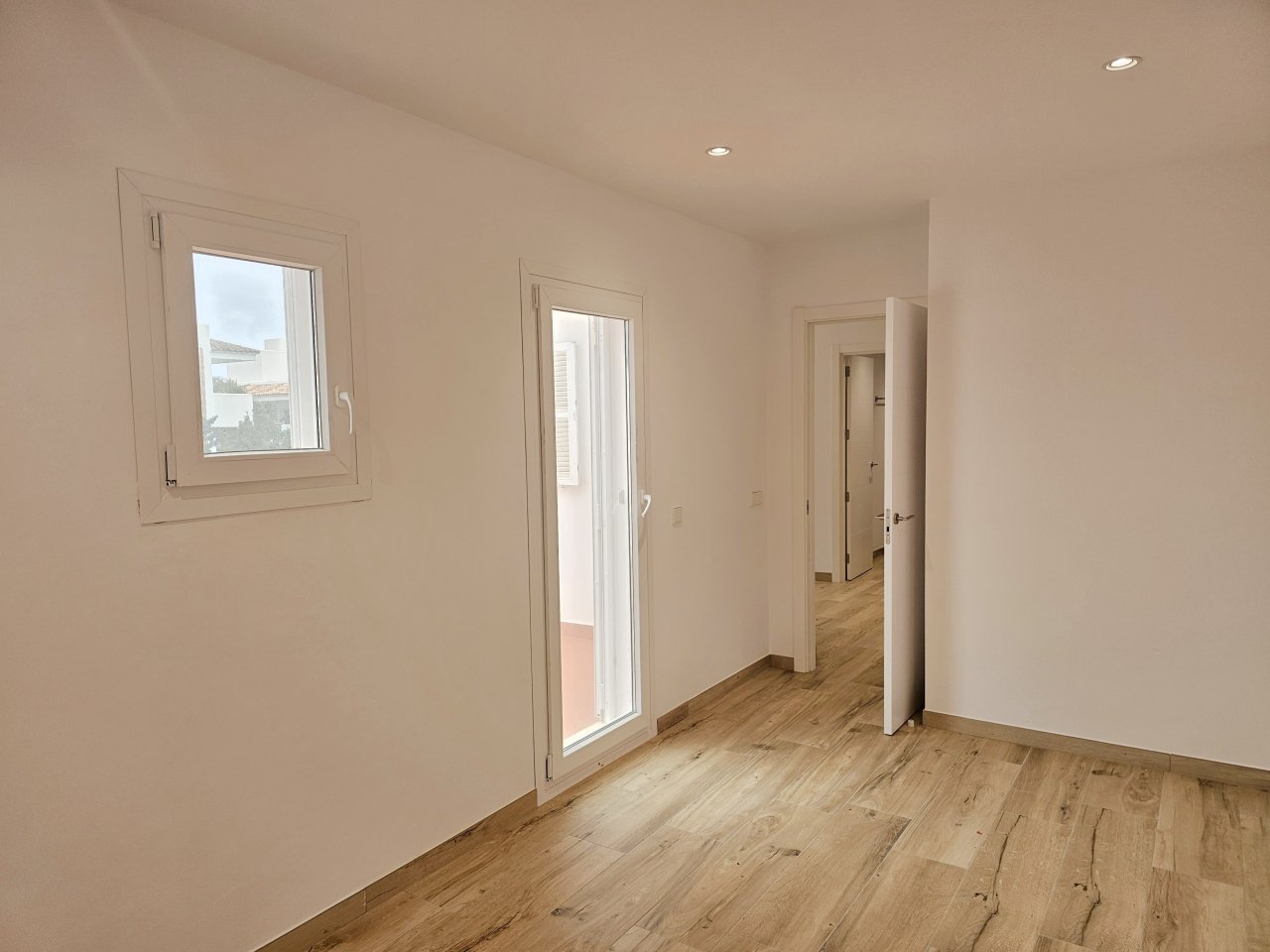 Cala Dor - Stylisches Apartment, neue Geräte, XXL Terrasse und Wintergarten, Strand fußläufig