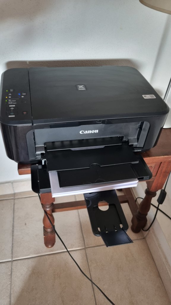 Impresora multifunción Canon con accesorios