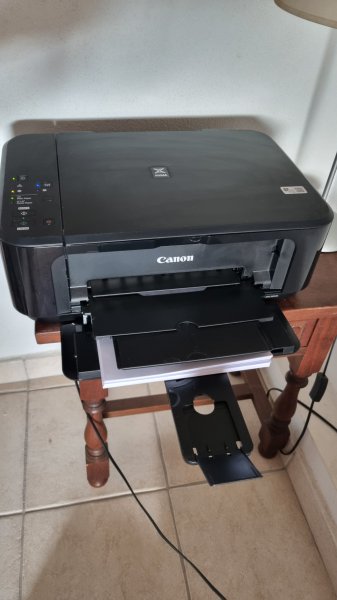 Impresora multifunción Canon con accesorios