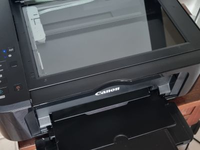 Impresora multifunción Canon con accesorios