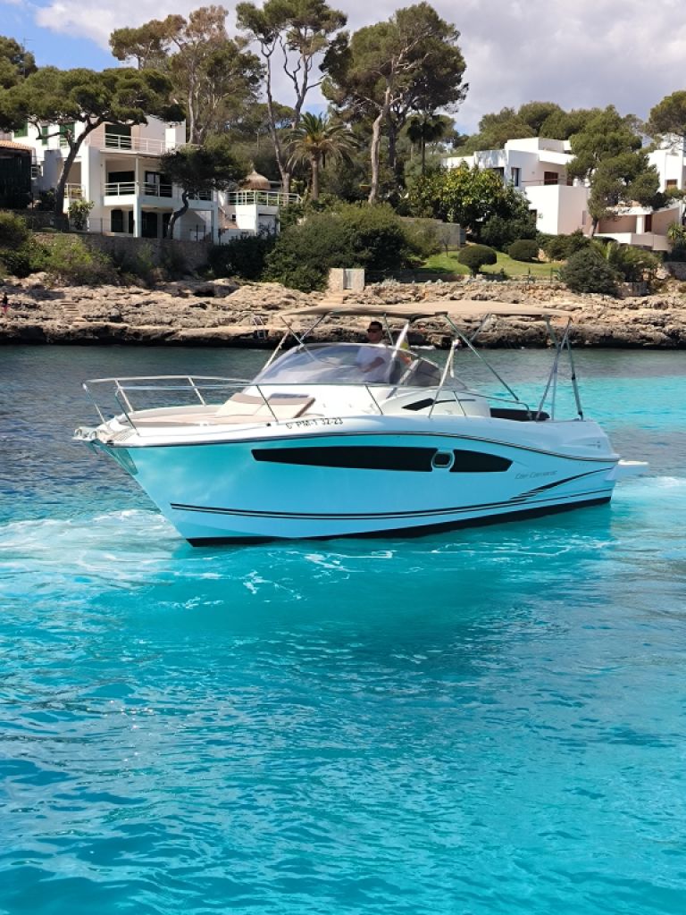 Cap Camarat 8.5 WA – Your charter boat in Cala d’Or