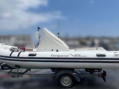 Capelli Tempest 570 Suzuki 100 CV RIB neumática con remolque
