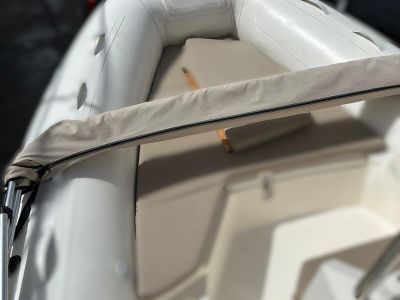 Capelli Tempest 570 Suzuki 100 CV RIB neumática con remolque