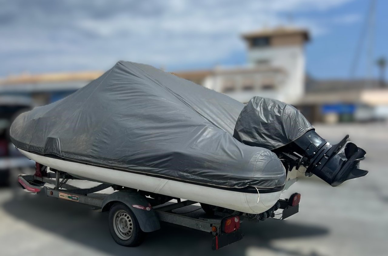 Capelli Tempest 570 Suzuki 100 CV RIB neumática con remolque