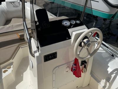 Capelli Tempest 570 Suzuki 100 CV RIB neumática con remolque