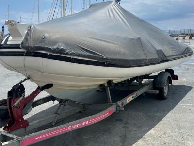 Capelli Tempest 570 Suzuki 100 CV RIB neumática con remolque