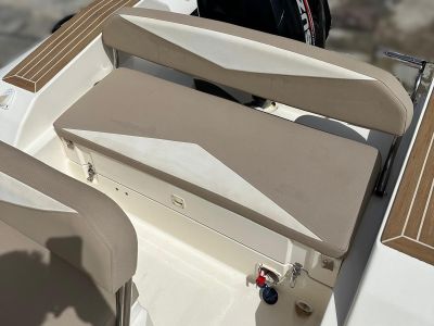 Capelli Tempest 570 Suzuki 100 CV RIB neumática con remolque