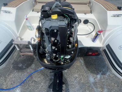 Capelli Tempest 570 Suzuki 100 CV RIB neumática con remolque