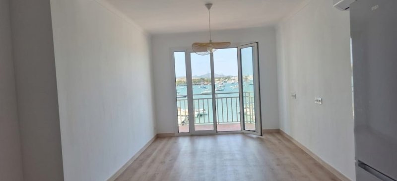 Charming Seafront Apartment in Portocolom