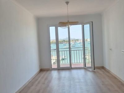 Charming Seafront Apartment in Portocolom